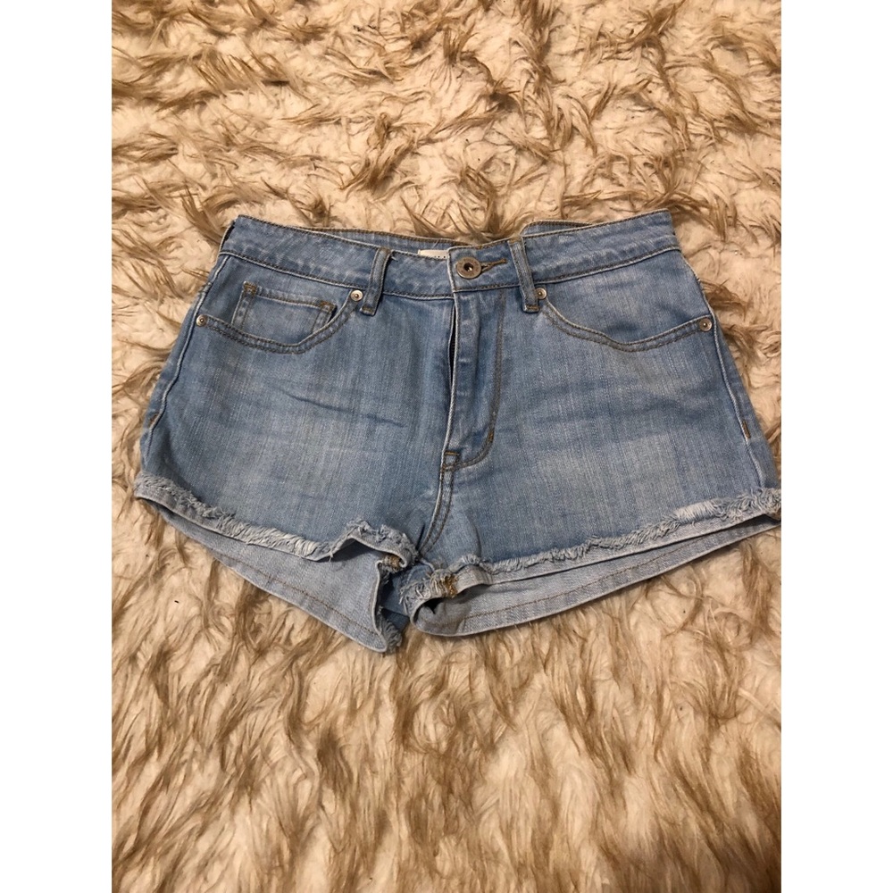 Medium wash pac sun shorts size 3